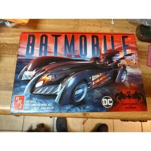AMT 1/25 Scale Batmobile Model Kit - Batman & Robin
